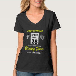 28:e födelsedagshastighetsbegränsningsskylt 28 mph t shirt