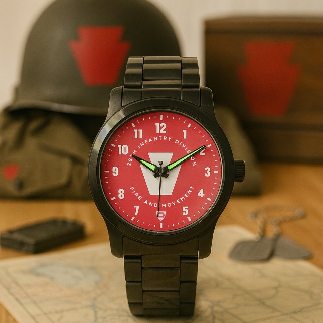 28:e infanteridivisionen "Eld och rörelse"-hyllnin Armbandsur (28th Infantry Division "Fire and Movement" Tribute Watch Red Dial)