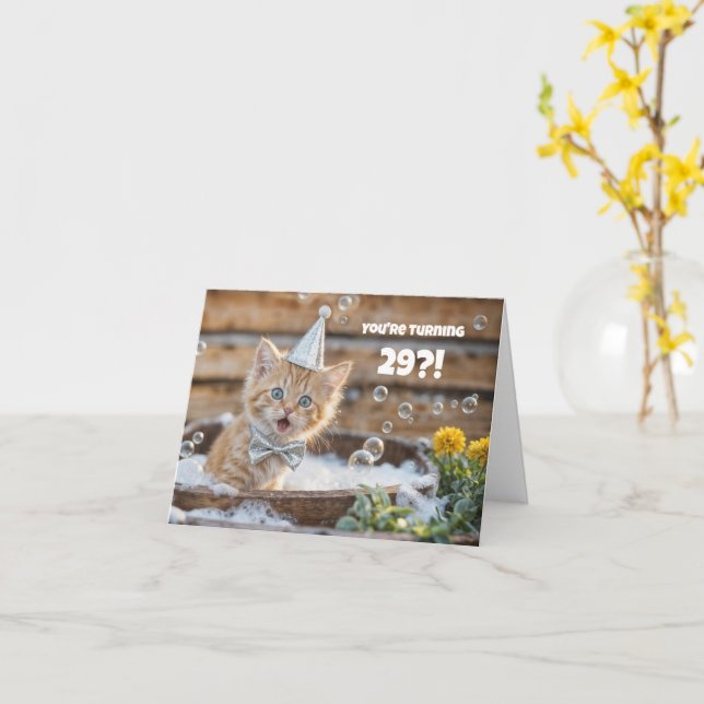 29-års födelsedag Söt rolig orange katt bubbelbad Kort (Gul blomma)