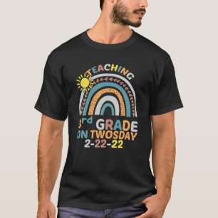 2/22/2022 Lära 3Rd Klass på tvådagslärare T Shirt