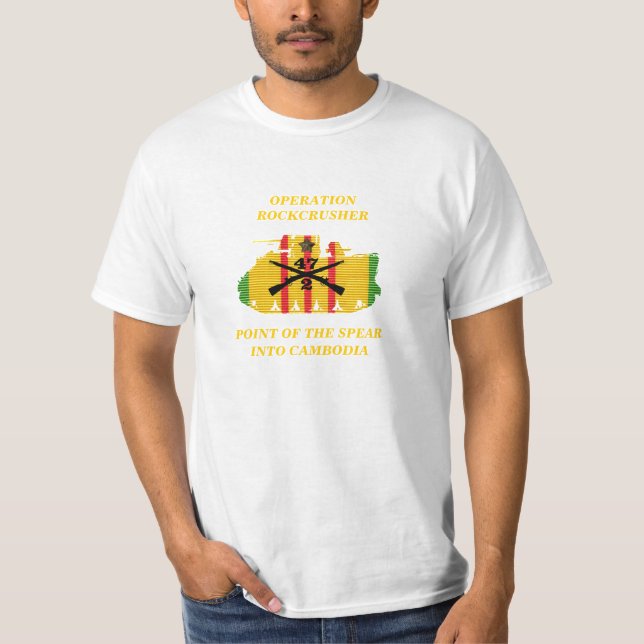 2/47. Inf. Peka av den SpjutCambodja skjortan Tee Shirt (Framsida)