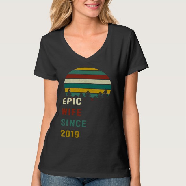 2:a bröllopsdag för hennes episka fru sedan 2 t shirt (Framsida)