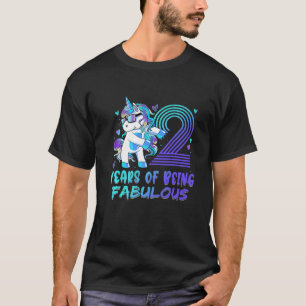 2:a födelsedag 2 år gammal flicka som blommar prin t shirt