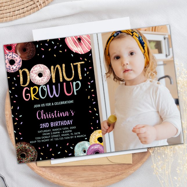 2:a inbjudan till svarta fotomodlingar på födelsed (2nd Black Photo Donuts Birthday Invitations)