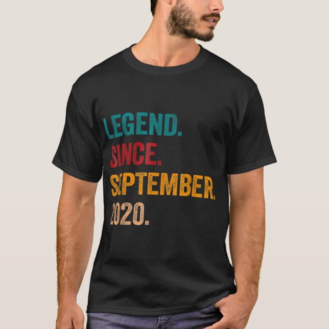 2 års åldersbeteckning sedan september 2020 2:e fö t shirt (Framsida)