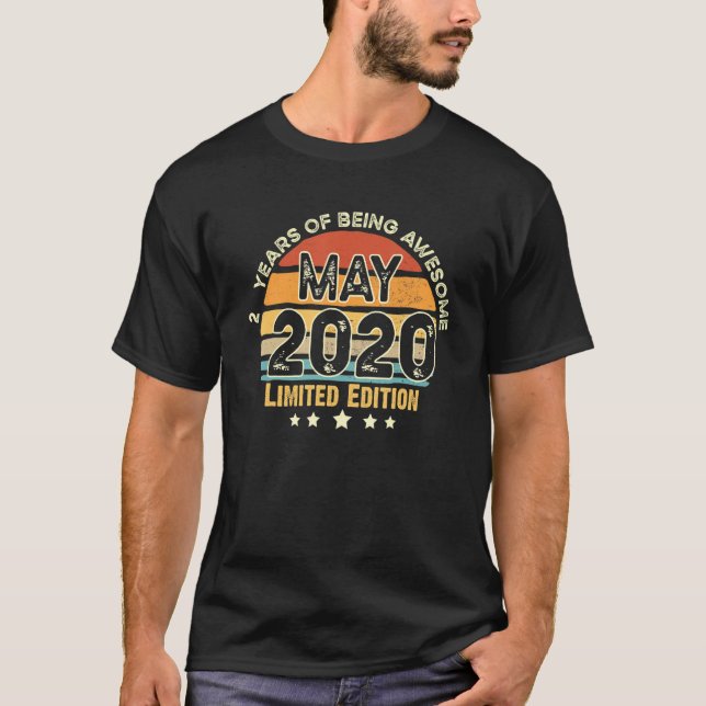 2 års vistelse i Fantastisk maj 2020 andra födelse T Shirt (Framsida)