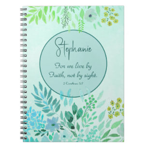 2 Corinthians 5:7 Vi lever med Faith Grönt Blommig Anteckningsbok