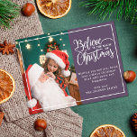 2 familjefoton violett Tro på julmagi Helg Vykort<br><div class="desc">Modern Julhälsningar vykort med en av dina favoritjulfamiljer porträtt på den lämnat, kompletterad med en äkta guld-folie ram och en text med texten "Tro på julens magi" på högerna över en modern violett bakgrund, anpassade med ert eget hälsning-budskap. Baksidan av vykortet är anpassade med ett andra bild, din returadress och...</div>