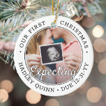 2 Foto 1:a Julafton väntar på moderna Baby-föräldr Julgransprydnad Keramik<br><div class="desc">Fira den nyaste familjemedlemmens värdefulla gåva med snyggt två fotorunda keramiska prydnadsföremål. Könsneutral design är lämplig för en pojke eller flicka från nyfödd bebis. Formuleringar och bilder på den här mallen är enkla att anpassa och kan vara olika eller desamma på framsidan och baksidan. (IMAGE & TEXT DESIGN TIPS: 1)...</div>