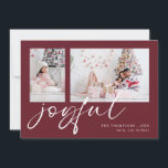 2 Foto 2025 Kalender Glatt Jul Burgundy Julkort<br><div class="desc">Modern 2-fotofamiljskript 2025-kalendern Glatt Jul Burgundy. Tillgänglig digitalt och utskriven. Byt bara ut de två exempelbilderna mot ditt eget och anpassa dem till namnen. Glatt finns i ett skript för uppspelning av snyggt i vitt som kan ändras till ett annat färg om du så önskar. På baksidan finns en 2025-kalender...</div>