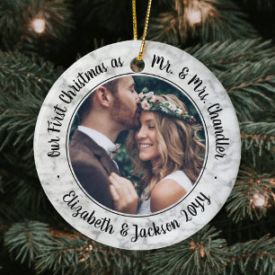 2 Foto Mr. & Mrs. 1:a julparet Faux Marble Julgransprydnad Keramik