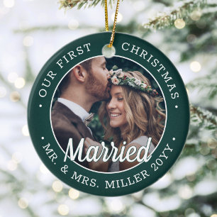 2 Foto Newlyweds 1:a Julafton Gift Grönt och vit Julgransprydnad Keramik
