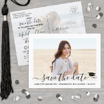 2 Foto Studenten Modern Script Spara datum Meddelande Vykort<br><div class="desc">de glatta nyheterna om din kommande studentfest och 2 bilder med dessa enkla, moderna minimalister, spara datuminbjudningarna efter vykort. Alla foton och all text är enkla att anpassa för att inkludera student namn, klassår, skola och annan händelseinformation. (IMAGE PLACEMENT TIP: Ett enkelt sätt att centrera ett foto exakt som du...</div>