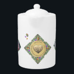2 Foton 24:e Opal Bröllop-årsdagen<br><div class="desc">Tittar för den unika originalgrafiken,  24:e bröllop-årsdagen designad porslinsliknande tekanna för henne? Då kan det vara så,  opalgrafik på den här häpnadsväckande tryckta vita tekannan! Hon kommer att tycka om att ha det hela året.</div>