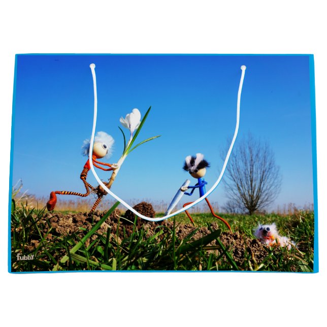 2 Fubby's die een bol krokus planten. (Framsidan)