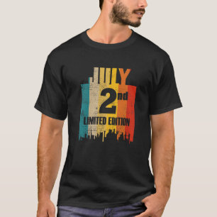 2 juli Begränsada upplagan 2 juli Dag 7 Retro T Shirt
