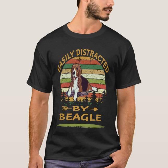 2 Lätt Distraherad Av Beagle T Shirt (Framsida)