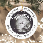 2 Photo Baby Ultrasound New Parents förväntar sig Julgransprydnad Keramik<br><div class="desc">Fira den nyaste familjemedlemmens värdefulla gåva med snyggt två fotorunda keramiska prydnadsföremål. Könsneutral design är lämplig för en pojke eller flicka från nyfödd bebis. Formuleringar och bilder på den här mallen är enkla att anpassa och kan vara olika eller desamma på framsidan och baksidan. (IMAGE & TEXT DESIGN TIPS: 1)...</div>