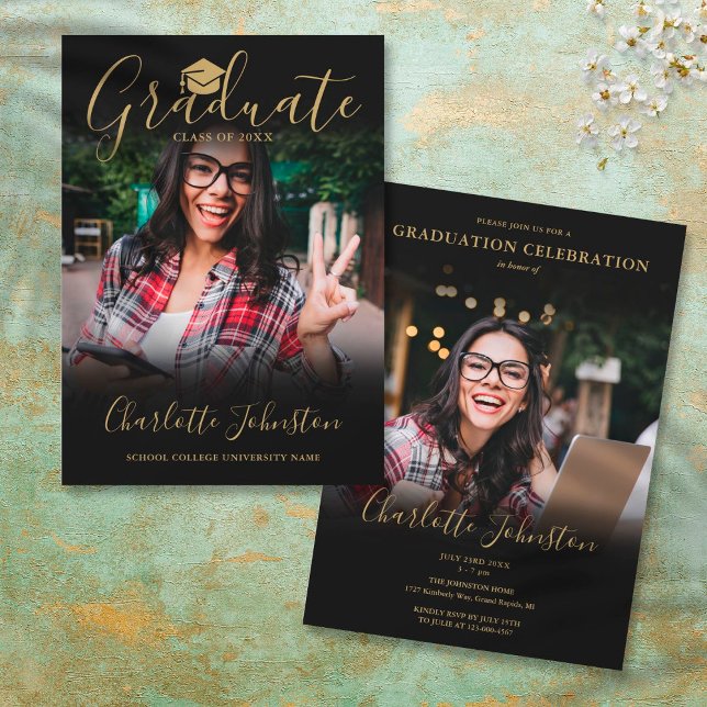 2 Photo Black Guld Studentfest Photo  Inbjudningar (2 Photo Black Gold Script Photo Graduation Party Invitation)