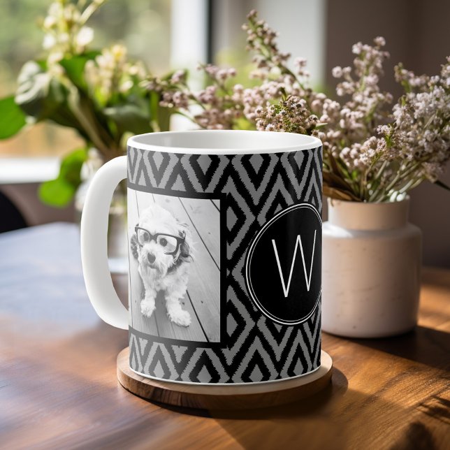 2 Photo Collage - Black Grått Ikat och Monogram Kaffemugg (Personalized Coffee Mug)