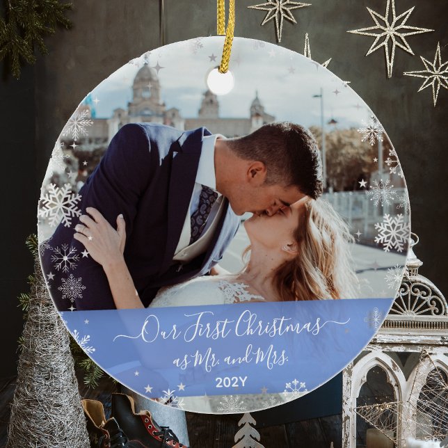 2 Photos Our First Christmas Mr Mrs Elegant Snow Julgransprydnad Keramik (Personalized Our First Christmas ornament for newlyweds. 2 Photos. Elegant calligraphy, snowflakes)