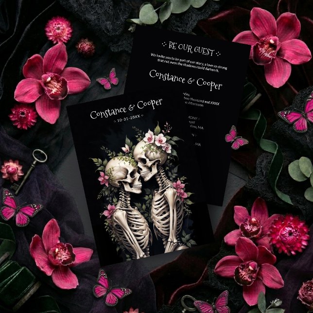 2 Romantic Gothic Human Skeletons Embracing TLW26 Inbjudningar (Two Romantic Gothic Skeletons Embracing with Elegant Floral Arrangements Dark Romance Wedding Invite)