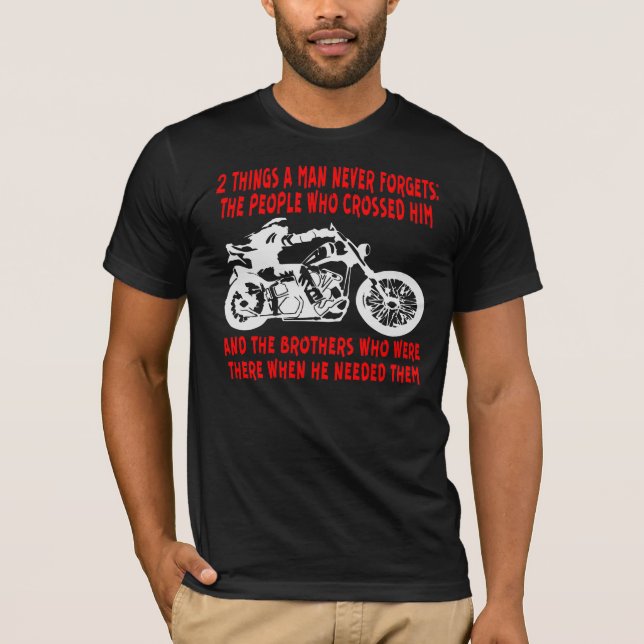 2 Sak A Man glömmer aldrig.. ©WhiteTigerLLC.com T Shirt (Framsida)
