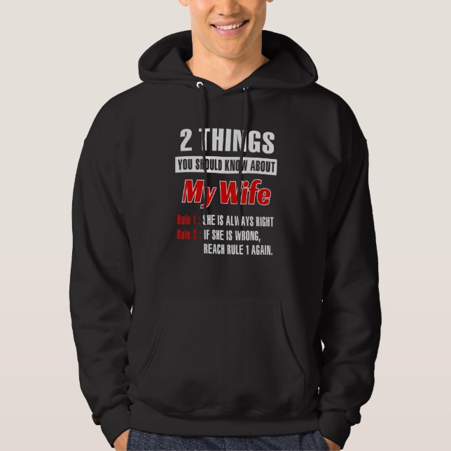2 Sak du ska veta om min fru Hoodie (Framsida)
