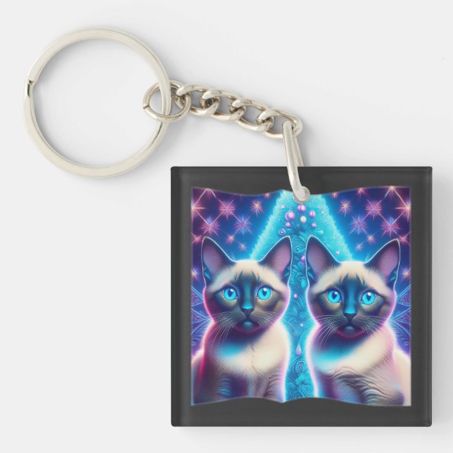 2 Siamesiska kattungar som tar sig in med Julgran (Framsidan)