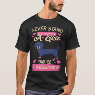 2 Stå aldrig mellan en tjej och hennes Dachshund T Shirt