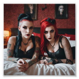 2 Tattoo Goth Girls Ljugande på Bed Fototryck