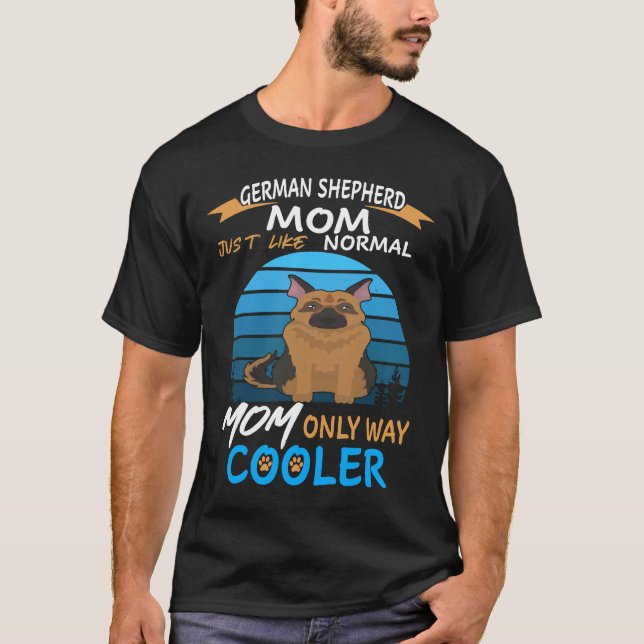 2 Tysk Shepherd Mamma Precis Som Normal Mamma Enda T Shirt (Framsida)