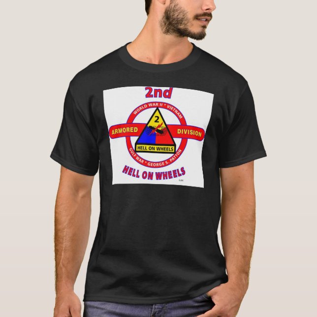 2ND ARMORED UPPDELNING "HELVETE PÅ HJUL " T SHIRT (Framsida)