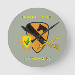2ND BATTALION 12:E CAVALRY 1ST CAVALRY CLOCK RUND KLOCKA