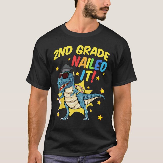2nd Grade Graduation  Rex Dinosaur 2nd Grade Naile T Shirt (Framsida)