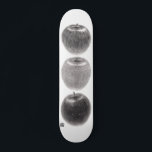 3個のりんご　縦 MINI SKATEBOARD BRÄDA 18,5 CM<br><div class="desc">手書きの黒鉛筆画です。</div>