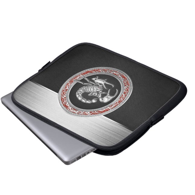 [300] Skorpion on Black i Silver Laptop Fodral (Framre botten)