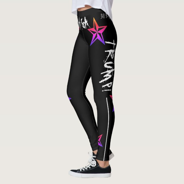 303 TRUMP! MAGA! RAINBOW NAUTICAL STARS, BLACKOUT LEGGINGS (Vänster)