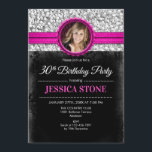 30-års födelsedagsfoto - Silver Svart Het Rosa Inbjudningar<br><div class="desc">30-års födelsedagsinbjudan med Ditt Foto
Elegant design i svart,  falskt glitter silver med en antydan om het rosa.
Perfekt för en kvinna som fyller trettio. Det kan anpassas för alla åldrar!</div>