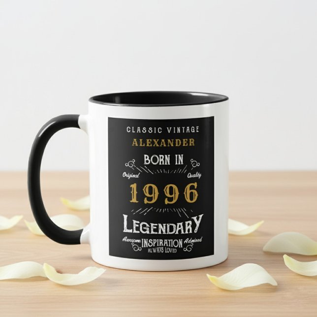 30-årsdag 1996 Legend Retro Svart Personlig Mugg (Born 1996 birthday mug. Wood and grey background.)