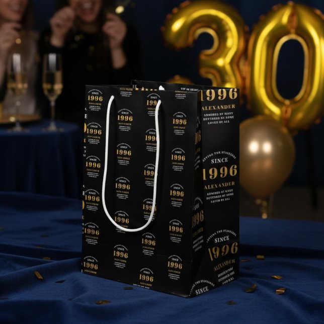 30-årsfirande 1996 Svart Guld Chic Elegant (Born 1996 gift bag. Background out of focus.
)