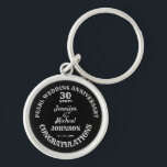 30:e Bröllop-årsjubileet. Redigerbart namn/datum Rund Silverfärgad Nyckelring<br><div class="desc">Årsgåva,  vare sig det handlar om bröllop,  pension,  studenten,  ålder eller förlovning,  är texten fullt redigerbar för kostym i tillfälle. Alla årsdagar kan läggas till i denna minnesnyckelkedja.</div>