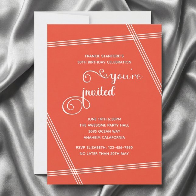 30:e enkla moderna eleganta födelsedagsinbjudninga (30th birthday invite in orange. Grey silk background.)