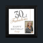 30 och Fabulous Elegant 30års födelsedag Photo Minnesask<br><div class="desc">30 och Fabulous Elegant 30års födelsedag Photo gift box. Lägg till ditt namn och din bild.</div>