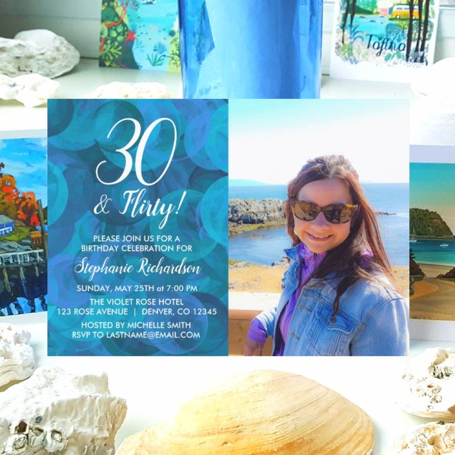 30 och Flirty Ocean Blue Photo Birthday Inbjudningar (Skapare uppladdad)
