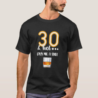 30 och Hett - Smart Glass Design Beer Drinker 30th T Shirt