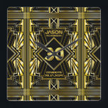 30års födelsedag Art Deco Guld Black Underbar Gats Fyrkantig Klocka<br><div class="desc">Fira din milstolpe-födelsedag i stil med denna unika Art Deco-stil, Underbara Gatsby-inspirerad design med geometriska former i ljusa guld över klassisk svart bakgrund. En elegant, klassig, könsneutral perfekt för att hedra minnet av denna speciella födelsedag med den jazzinfusade smaken av de roande tjuvårdarna. Den här födelsedagssviten är en ökning med...</div>