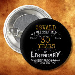 30års födelsedag Black Guld Legendary Retro Knapp<br><div class="desc">Knappar för elegant av personlig som är enkla att anpassa för det speciella 30års födelsedag party. Formgivningen "Retro Black and guld" gör det speciella firande lite mer raffinerat.</div>