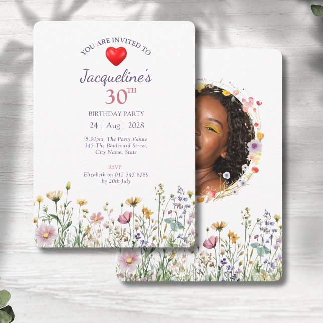 30års födelsedag Garden Blommigt, Vild, skuggfoto Inbjudningar (Floral 30th birthday party invitations on a grey wood background)