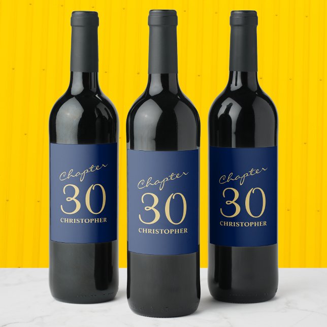 30års födelsedag Kapitel 30 Blue Guld Vinflaska Etikett (Personalized 30th birthday wine labels in blue and gold. Easily customized to suit your event.)